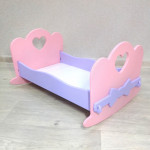 Кроватка качалка для кукол деревянная (подходит для больших Барби 49 см). Цвет розовый с сиреневым. Арт. KMO-27K